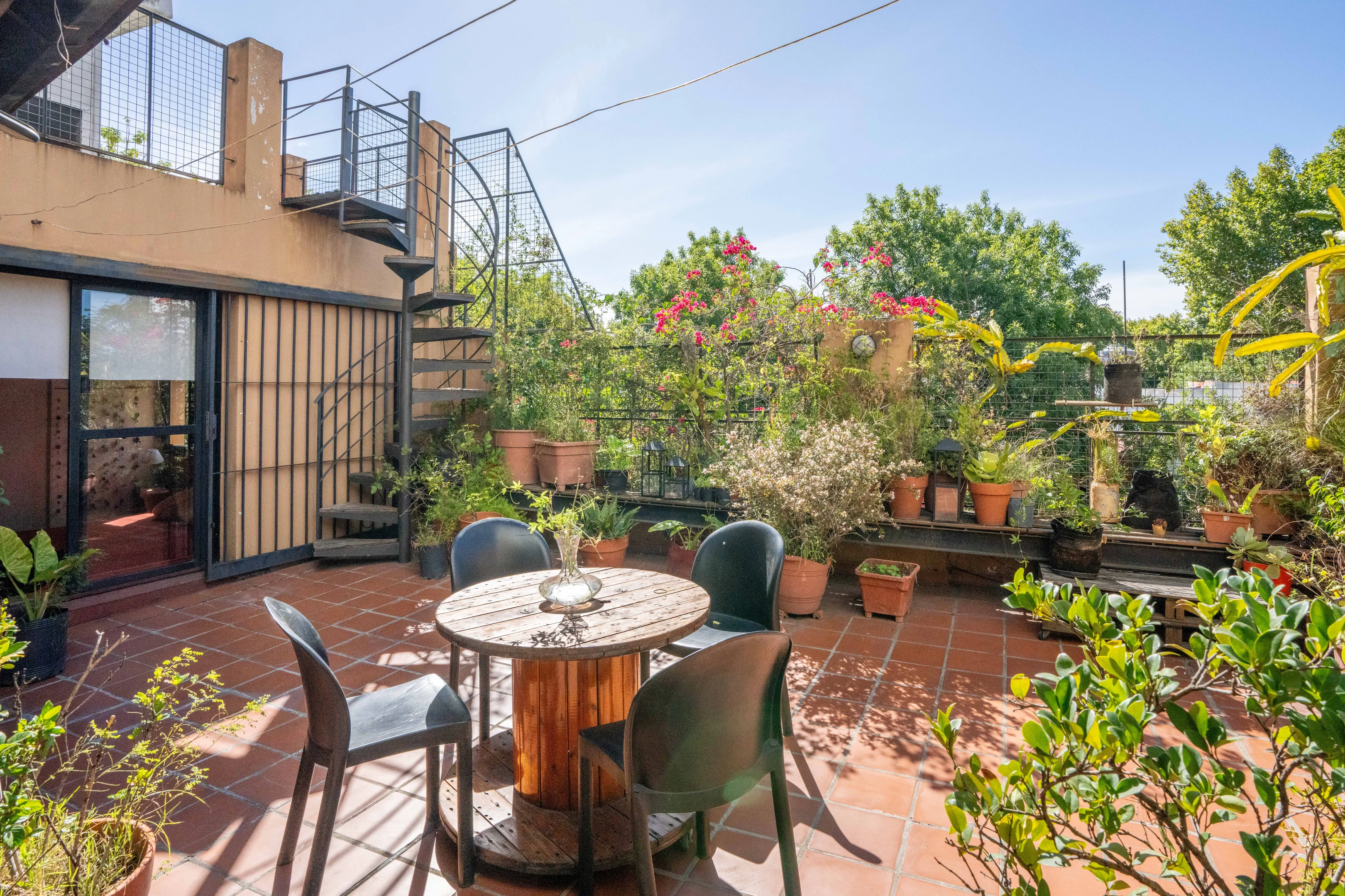 MENDEZ DE ANDES 800 - Venta casa 5 ambientes con terraza con oficina comercial cochera para tres autos
